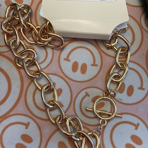 A new day NWT necklace gold color - Picture 4 of 4